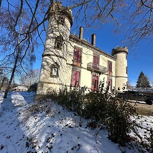 Bed and breakfast Le Chateau Giat Exterior photo