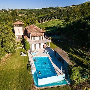 Villa Architetti Piemonte, Entire Private Villa With Infinity Pool And Poolhouse, 5 Bedroom, Six Bathroom Perfect For Families And Friends Calamandrana Exterior photo