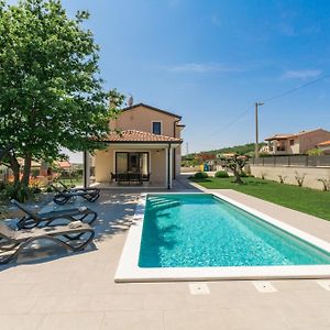 Beautiful Villa Stefany With Pool In Porec Montižana Exterior photo