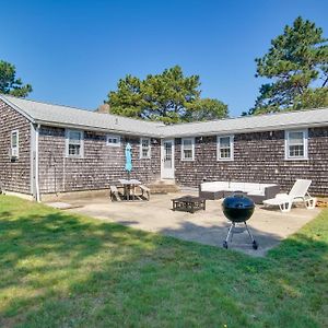 Villa Coastal Cape Cod Charmer Walk To Beach And Main St! à West Dennis Exterior photo