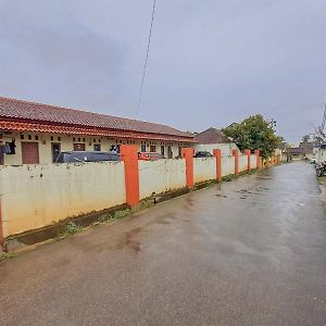 Hotel Oyo Life 93590 Penginapan Palapa 10 Syariah à Bandar Lampung Exterior photo