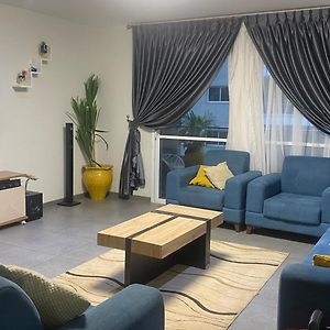 Appartement Luxury Deluxe à Accra Exterior photo