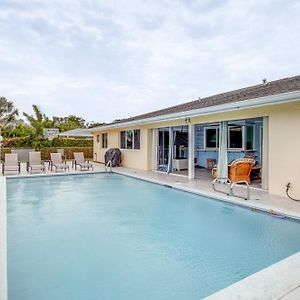 Bright Fort Myers Home With Pool - 9 Mi To Beach! Exterior photo