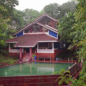 Mae Terra - 4Bhk Villa With Infinity Pool On Chorao Island Vieux-Goa Exterior photo