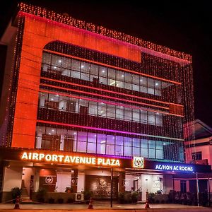 Hotel Airport Avenue Plaza Cochin Airport à Nedumbassery Exterior photo