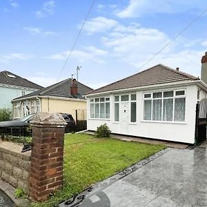 Hotel Uplands Grove Bungalow à Wolverhampton Exterior photo