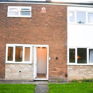 2Ndhomestays -Willenhall-Charming 3-Bedroom Home Walsall Exterior photo