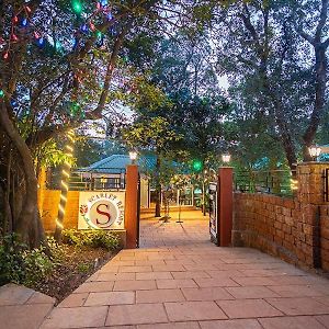 Scarlet Resort Matheran Exterior photo