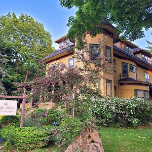 Bed and Breakfast Ruby Manor Bed & Breakfast à Gananoque Exterior photo