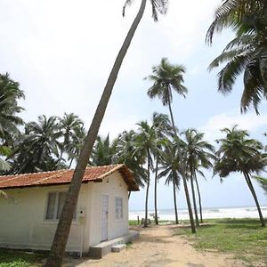 Villa Gb Beach House à Udupi Exterior photo