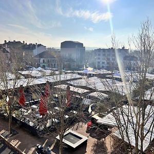 Appartement Deux Pieces, Plein Centre Avec Vue Sur Les Toits à Le Vésinet Exterior photo