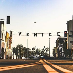 Venice Beach International Traveler Cabins Los Angeles Exterior photo