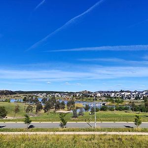 Villa Lakeside Brand New Settled Townhouse，Near Shops à Weston Creek Exterior photo