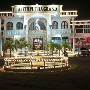 Hotel Ajith Putha Grand à Madampe  Exterior photo