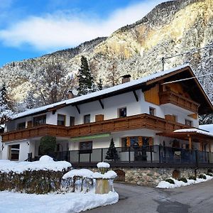 Hotel Gaestehaus Almrausch, Ferienanlage Mit Pool à Nassereith Exterior photo