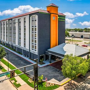 Hotel Wyndham Garden Wichita Downtown Exterior photo