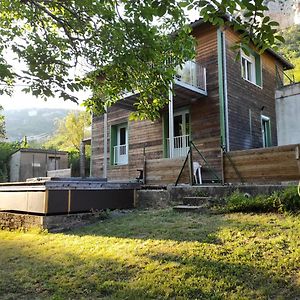 Villa Maison au bord de l'eau avec Jacuzzi à Millau Exterior photo