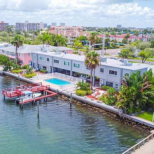 Appartement 107-Waterfront-Walk To Beach-Lovely à St. Pete Beach Exterior photo