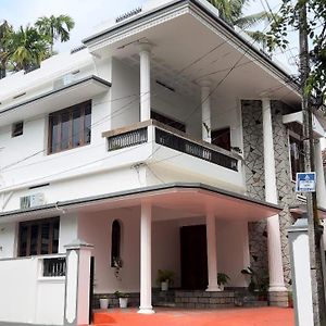 Appartement Hosted By Resmi Jayalal à Kochi Exterior photo