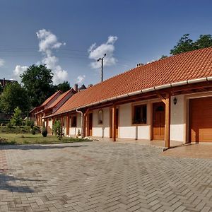 Hotel Nyitott Kapu Vendégház à Felsőtárkány Exterior photo