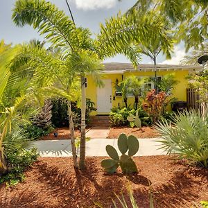 West Palm Beach Home With Fenced-In Yard And Deck! Exterior photo