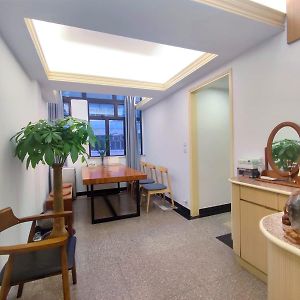 Appartement 24Fall港碩香港旺角短租月租hkd8500共享民宿近旺角站唐樓無電梯高樓層大窗戶舒適乾淨 Exterior photo