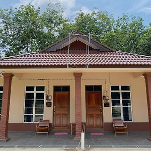 Nsjay Guest House Kampong Gong Balai Exterior photo