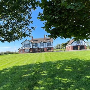 Bed and Breakfast Greenfields Country House à Latton Exterior photo