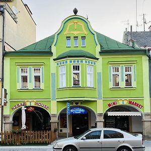 Hotel Ubytovani U Tranu à Vrchlabí Exterior photo