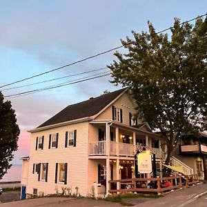 Bed and Breakfast Les Pinsons des Rives à La Malbaie Exterior photo