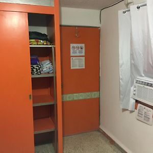 Private Room With Air Conditioning In Downtown Office Parking León de los Aldamas Exterior photo