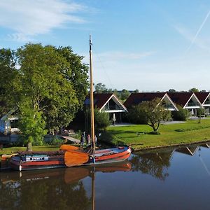 Hotel Vakantiehuis Aan Het Water - Vakantiepark De Schreiershoek à Dokkum Exterior photo