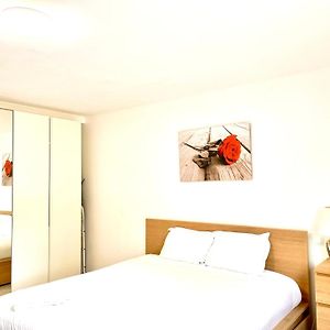 Large Room In Schuttrange Free Parking 10Mins To Airport Excellent Customer Services Exterior photo