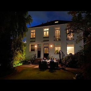 In the old City Centre of Edam, unique apartment. Exterior photo