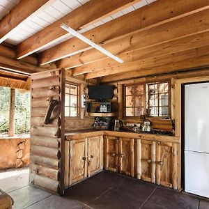 Mountain Canadian Log Home Kalkheuvel Exterior photo