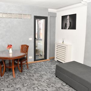 Appartement Apartament Luxury à Craiova Exterior photo
