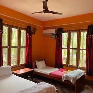 Tara guesthouse Sauraha Exterior photo