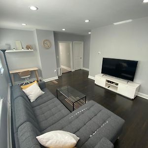 Appartement Luxury 3 Bdr Apt With Backyard And Off-Street Parking à Watertown Exterior photo