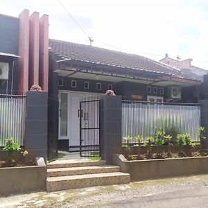 Endah Homestay Syariah Purwokerto Exterior photo