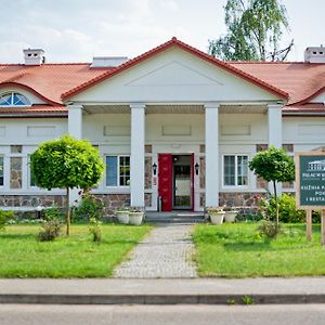 Bed and Breakfast Kuznia Palacowa à Korczew Exterior photo