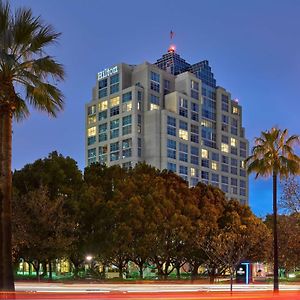 Hotel Hilton Los Angeles North-Glendale & Executive Meeting Center Exterior photo