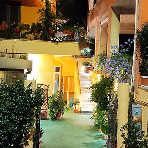 Elisa E Carla House Beautiful Apartments On The Cassia Rome Exterior photo