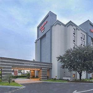 Hotel Hampton By Hilton Monterrey Galerias Obispado Exterior photo