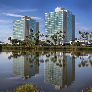 Hotel Doubletree By Hilton At The Entrance To Universal Orlando Exterior photo