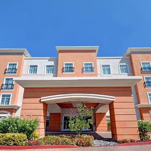 Embassy Suites Valencia Exterior photo