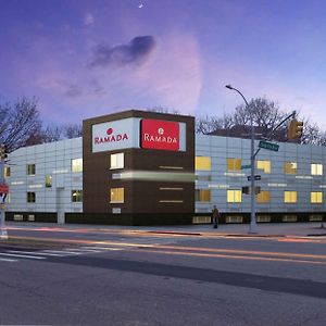 Hotel Ramada By Wyndham Bronx à New York Exterior photo