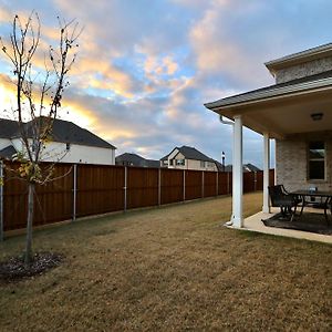 Luxe Living 4-Bedroom With Fireplace & Game Room Little Elm Exterior photo