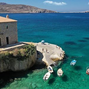 Villa Cozy Cliff Tower W/ Breathtaking Sea Views à Agios Georgios Minas Exterior photo