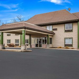 Econo Lodge Whitehall Near Michigan'S Adventure Exterior photo