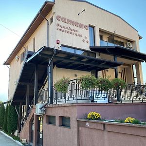 Hotel Pensiunea Camena à Piatra Neamţ Exterior photo